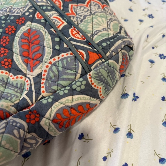 Vera Bradley Nomatic Floral Small Quilted Shoulder Tote Bag. Geometric Pattern. - Picture 10 of 14